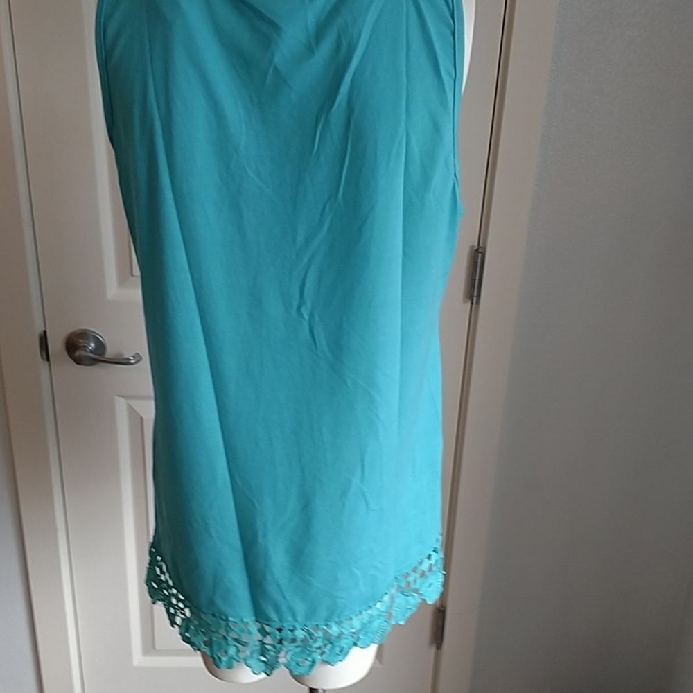 Embroidered Sleeveless Top - Picture 2 of 4